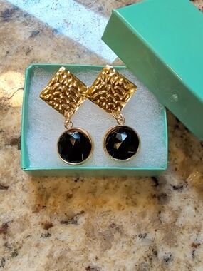 Elegant Gold Drop Earrings with Black Faceted Stones